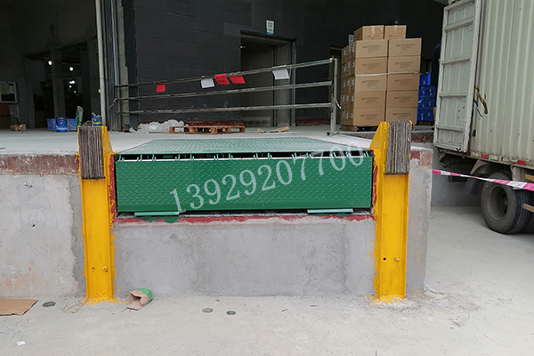 深圳普联货台高度调节板案例